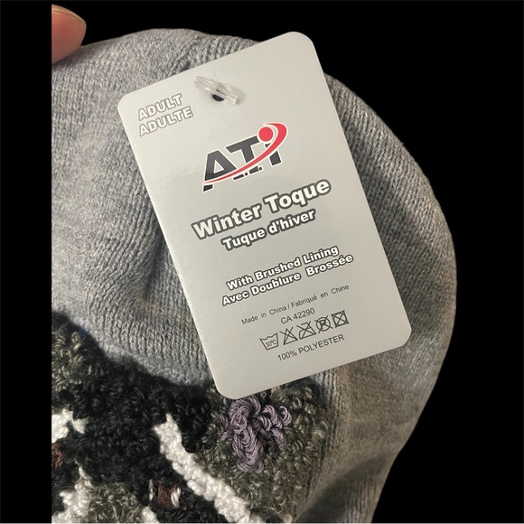 Punch Needle Raccoon patch on NWT winter toque/beanie. - Picture 3 of 5